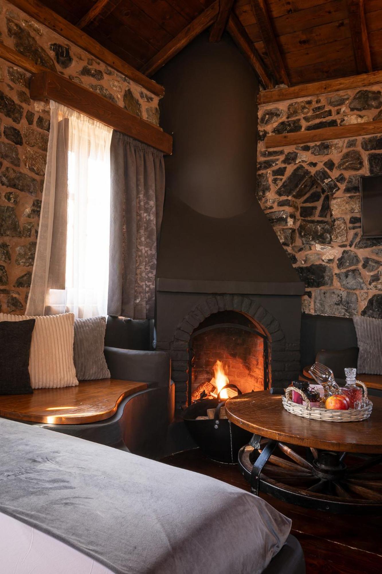 4 Seasons Premium Chalet Палайос-Агиос-Атанасиос Экстерьер фото