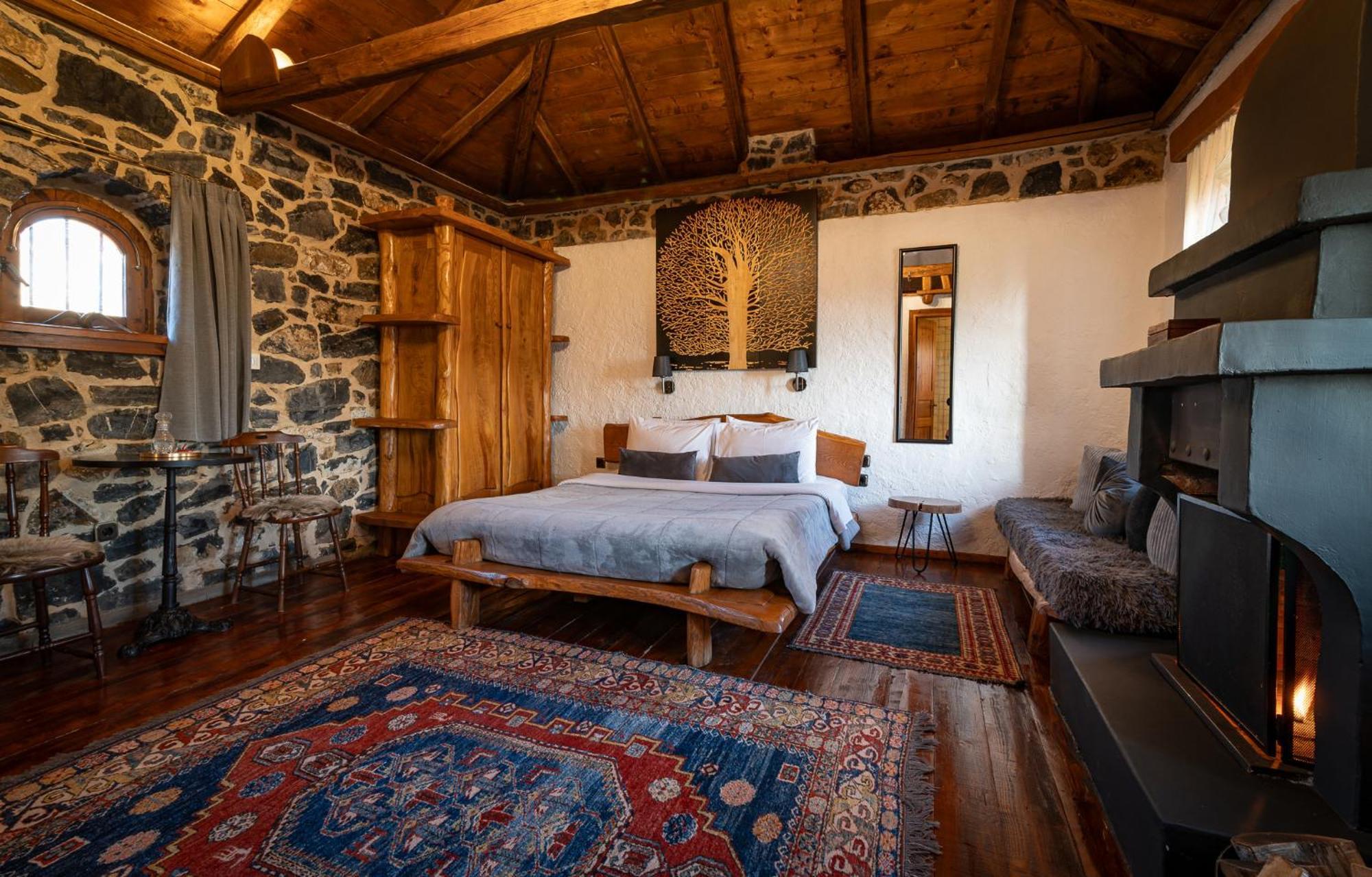 4 Seasons Premium Chalet Палайос-Агиос-Атанасиос Экстерьер фото